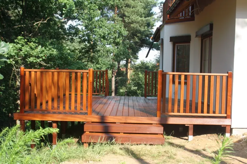 Taras z desek bangkirai — drewno egzotyczne na zewnątrz